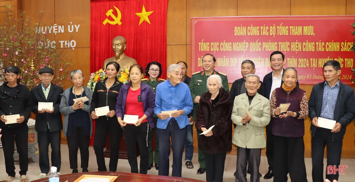 Trao nhiều phần quà ý nghĩa cho các hoàn cảnh khó khăn ở Đức Thọ