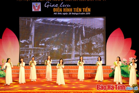 Nồng ấm đêm Giao lưu Điển hình tiên tiến Thi đua yêu nước toàn tỉnh ảnh 11