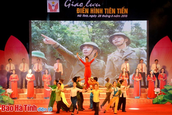 Nồng ấm đêm Giao lưu Điển hình tiên tiến Thi đua yêu nước toàn tỉnh ảnh 9