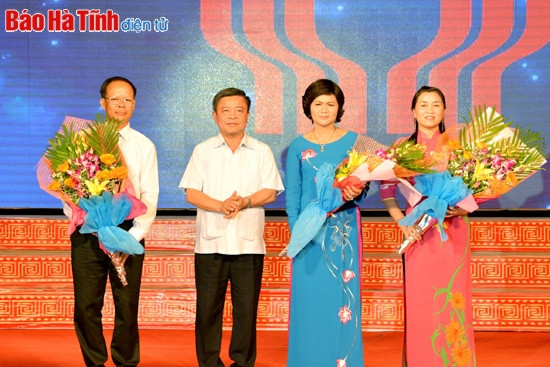 Nồng ấm đêm Giao lưu Điển hình tiên tiến Thi đua yêu nước toàn tỉnh ảnh 5