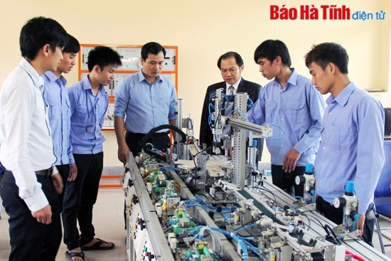 Khuyến nghề - lời giải cho bài toán “thừa thầy, thiếu thợ”! ảnh 1