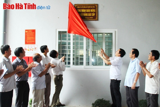 Công ty CP Cấp nước Hà Tĩnh gắn biển công trình chào mừng đại hội Đảng ảnh 1