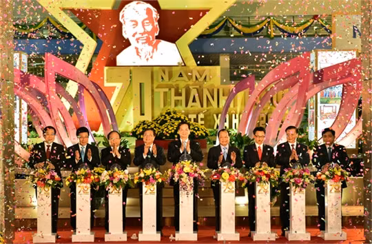 Triển lãm 70 năm thành tựu kinh tế - xã hội Việt Nam ảnh 1