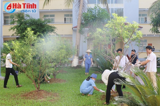 Ra quân xây dựng "Bệnh viện xanh, sạch, đẹp, an toàn" ảnh 1