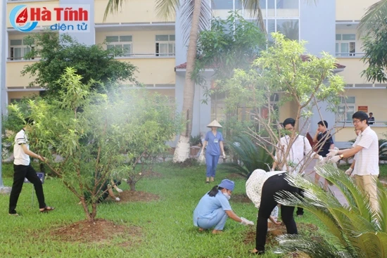 Ra quân xây dựng "Bệnh viện xanh, sạch, đẹp, an toàn" ảnh 1