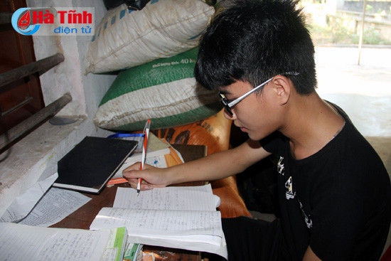 Cậu học trò nghèo vượt khó học giỏi ảnh 1