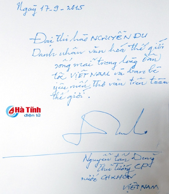 Thủ tướng Nguyễn Tấn Dũng dâng hương Khu lưu niệm Nguyễn Du ảnh 7