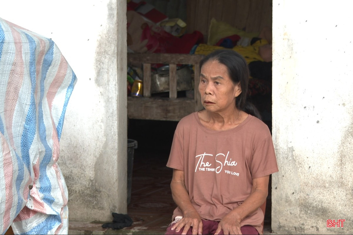 Thương em gái nhưng bà Liên bất lực vì hoàn cảnh quá khó khăn. bqbht_br_thuc-anh-7.jpg