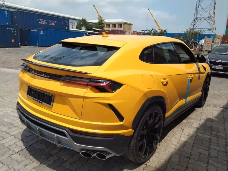 Lamborghini Urus 4 chỗ đầu tiên về Việt Nam