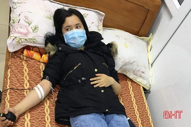 Bác sỹ, điều dưỡng Bệnh viện Đa khoa TP Hà Tĩnh hiến máu sống cứu người bệnh