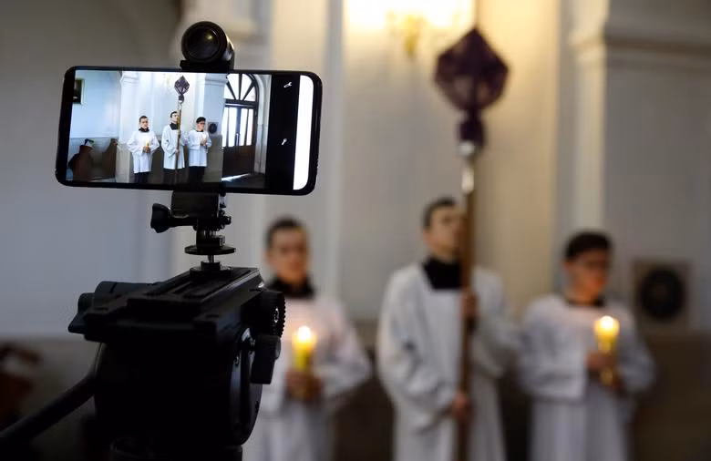 Người công giáo khắp thế giới mừng lễ Phục sinh tại nhà phòng tránh dịch Covid-19