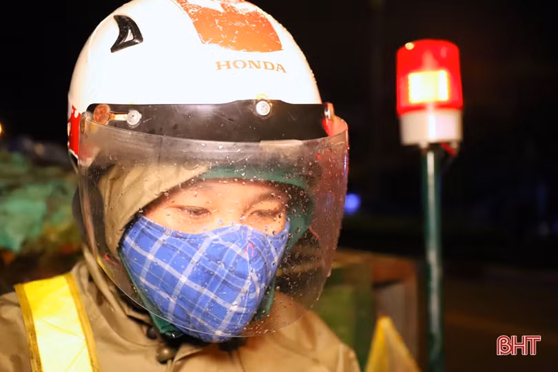 Những người thầm lặng làm đẹp phố phường Thành Sen mùa dịch Covid-19