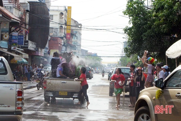 4 ngày tết Lào diễn ra trong lặng lẽ, không có ca nhiễm mới Covid-19
