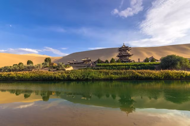 Bên trong ốc đảo 2.000 năm tuổi giữa sa mạc ở Trung Quốc