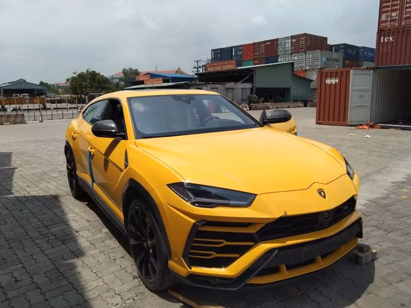 Lamborghini Urus 4 chỗ đầu tiên về Việt Nam