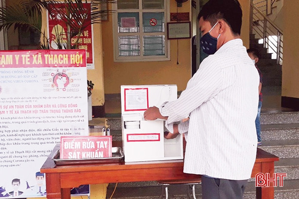 Giáo viên trường Thạch Hội chế tạo thành công máy sát khuẩn tự động