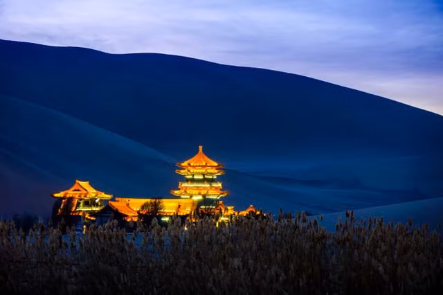 Bên trong ốc đảo 2.000 năm tuổi giữa sa mạc ở Trung Quốc