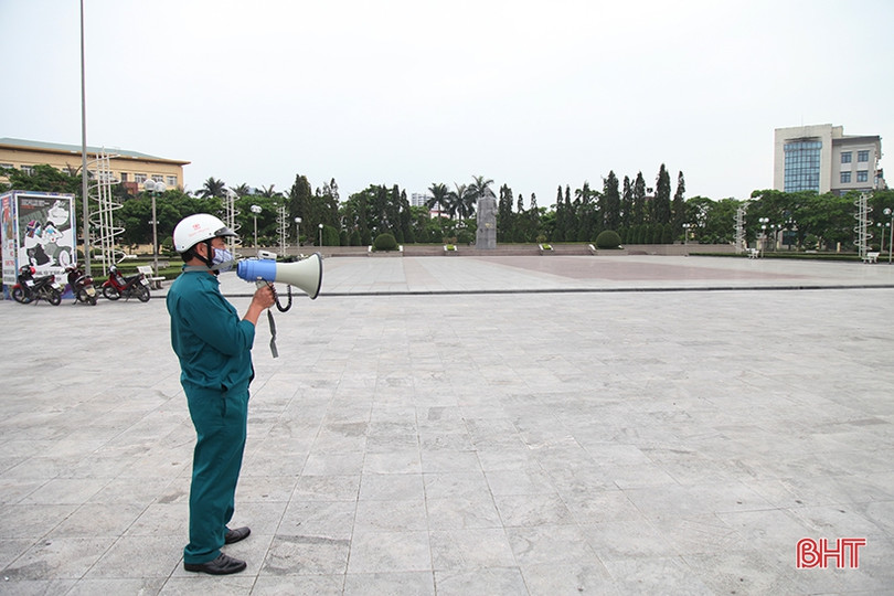 Điểm công cộng vắng vẻ, người dân Hà Tĩnh “tràn” ra đường đi thể dục