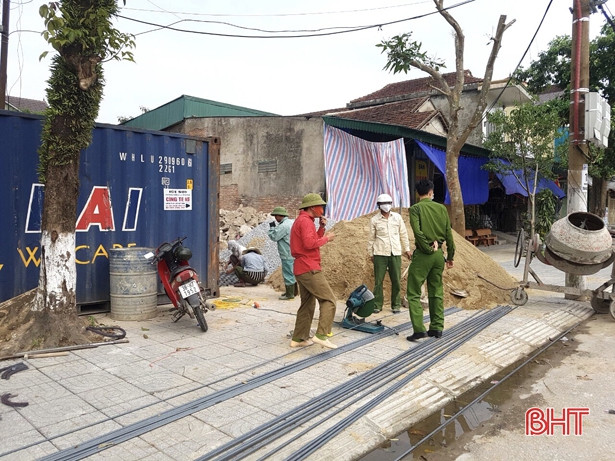 Lập biên bản đề nghị xử phạt 5 trường hợp vi phạm giãn cách xã hội ở TX Hồng Lĩnh