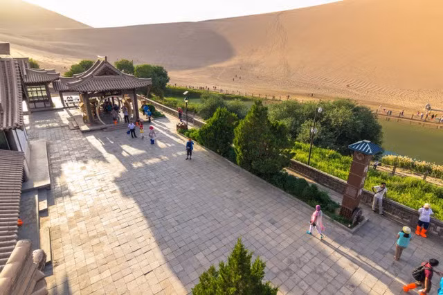 Bên trong ốc đảo 2.000 năm tuổi giữa sa mạc ở Trung Quốc