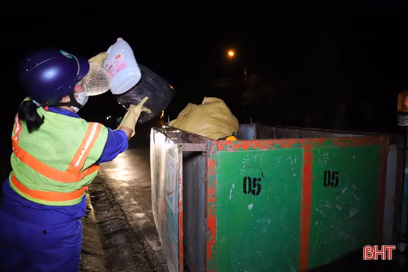 Những người thầm lặng làm đẹp phố phường Thành Sen mùa dịch Covid-19