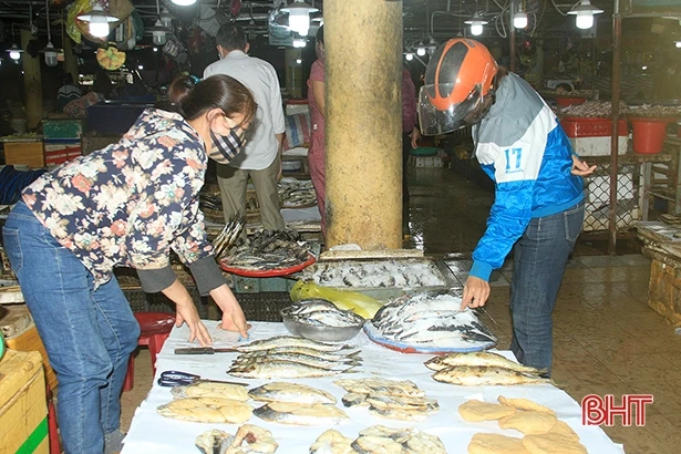 Hà Tĩnh sau 2 tuần giãn cách xã hội: Hàng hóa dồi dào, sức mua giảm