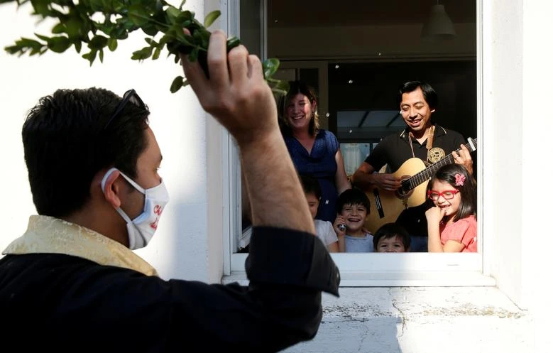 Người công giáo khắp thế giới mừng lễ Phục sinh tại nhà phòng tránh dịch Covid-19