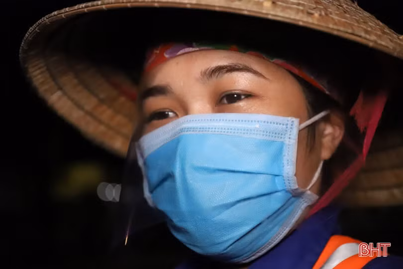 Những người thầm lặng làm đẹp phố phường Thành Sen mùa dịch Covid-19