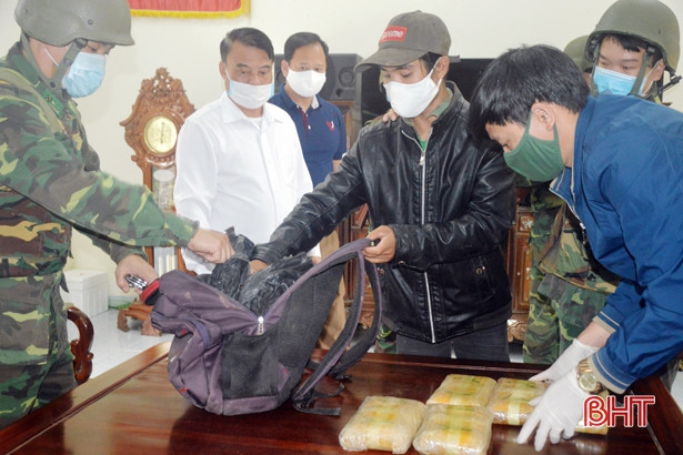 BĐBP Hà Tĩnh khống chế, bắt quả tang đối tượng vận chuyển 60.000 viên ma túy qua biên giới