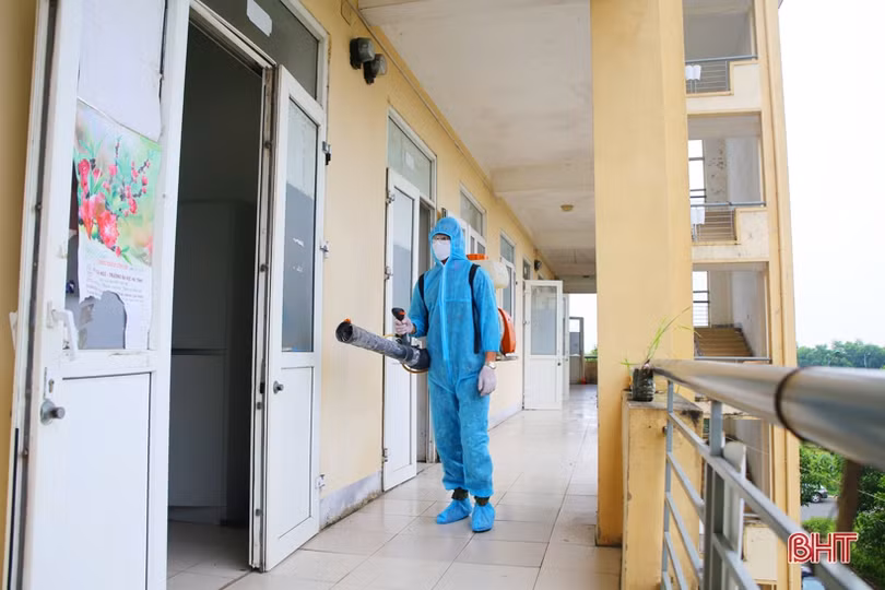 Thầm lặng làm sạch khu cách ly sau khi bàn giao 563 công dân ở Đại học Hà Tĩnh