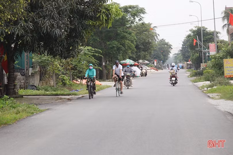 Điểm công cộng vắng vẻ, người dân Hà Tĩnh “tràn” ra đường đi thể dục