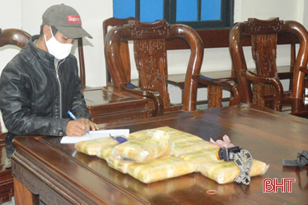 BĐBP Hà Tĩnh khống chế, bắt quả tang đối tượng vận chuyển 60.000 viên ma túy qua biên giới