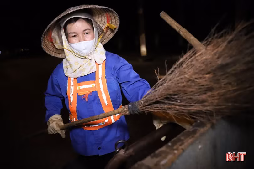 Những người thầm lặng làm đẹp phố phường Thành Sen mùa dịch Covid-19