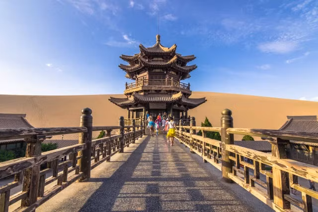 Bên trong ốc đảo 2.000 năm tuổi giữa sa mạc ở Trung Quốc