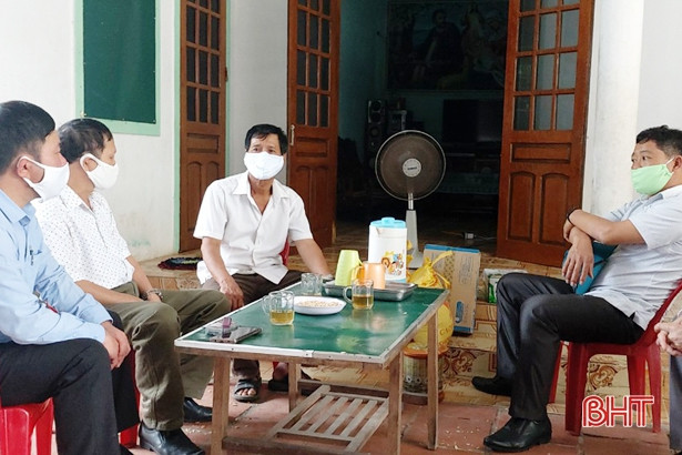 Khen thưởng anh em ruột ở Hà Tĩnh cứu sống 3 ngư dân gặp nạn trên biển