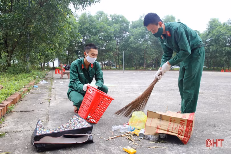 Thầm lặng làm sạch khu cách ly sau khi bàn giao 563 công dân ở Đại học Hà Tĩnh
