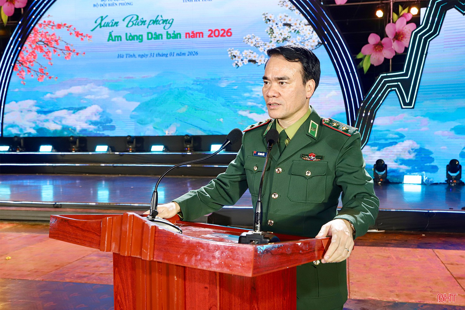 Trung tướng Vũ Trung Kiên - Tư lệnh BĐBP Việt Nam quán triệt một số nội dung tại buổi tổng duyệt.