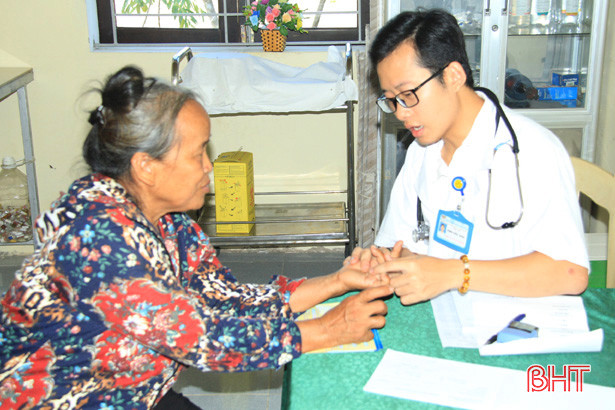 Khám, cấp thuốc miễn phí cho 200 đối tượng chính sách ở Nghi Xuân