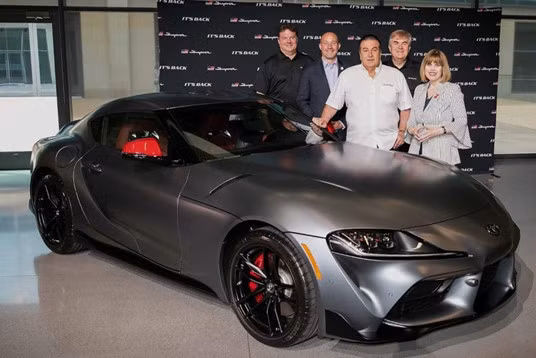 Đại gia chơi trội, chi 2,1 triệu USD mua ôtô giá 50.000 USD