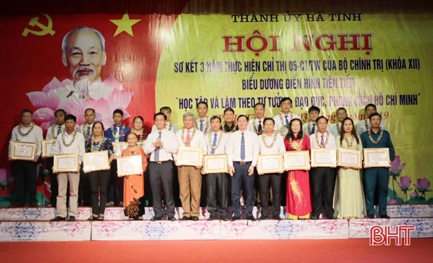 TP Hà Tĩnh vinh danh 18 tập thể và 25 cá nhân học và làm theo Bác