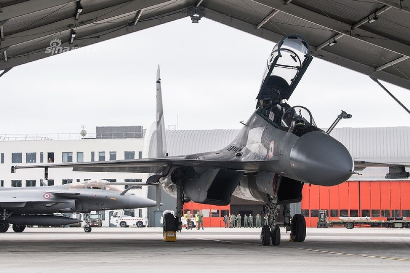 Phi công Ấn Độ - Pháp bất ngờ đổi tiêm kích Su-30MKI và Rafale cho nhau