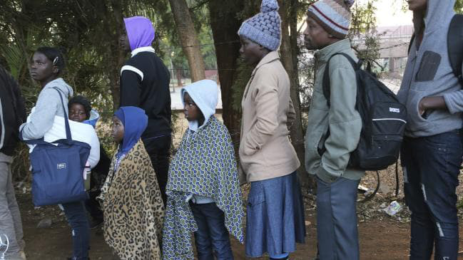 Zimbabwe thiếu tiền mua mực, giấy in hộ chiếu