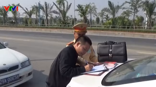 Từ 15/7, CSGT tổng kiểm soát ô tô chở khách, xe đầu kéo và motor trong toàn quốc