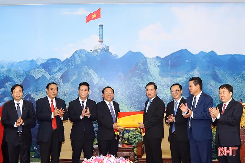 Chủ tịch UBND tỉnh Hà Tĩnh được điều động giữ chức Bí thư Tỉnh ủy Hà Giang