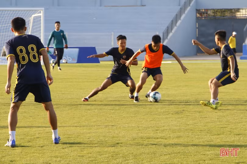 Hồng Lĩnh Hà Tĩnh quyết giành 3 điểm ngay trận đầu trên sân mới