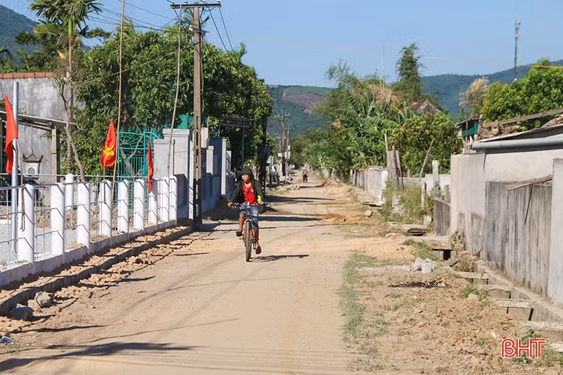 Thay đổi cán bộ, chấn chỉnh lề lối làm việc, Cẩm Lĩnh tự tin với mục tiêu tháng 10