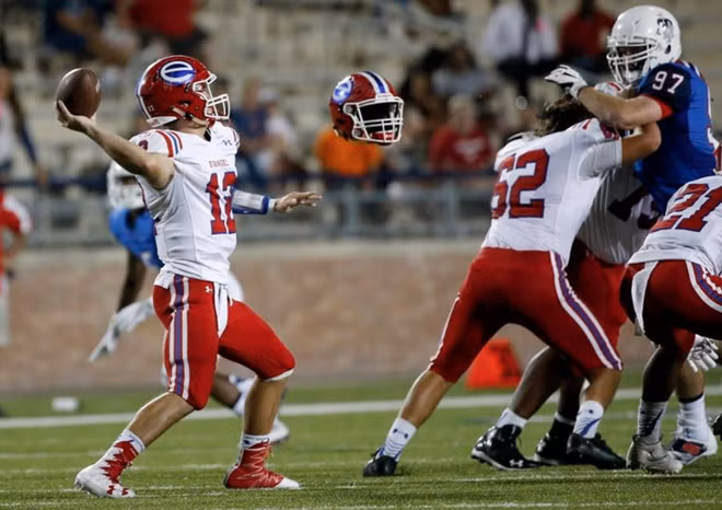 Hoa mắt chóng mặt với khoảnh khắc tình cờ “chộp“ được