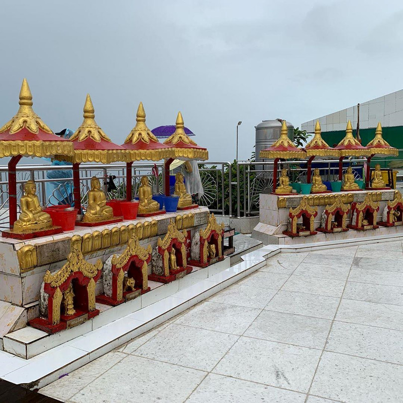 Độc đáo ngôi chùa đứng vững nghìn năm bên mép đá vàng