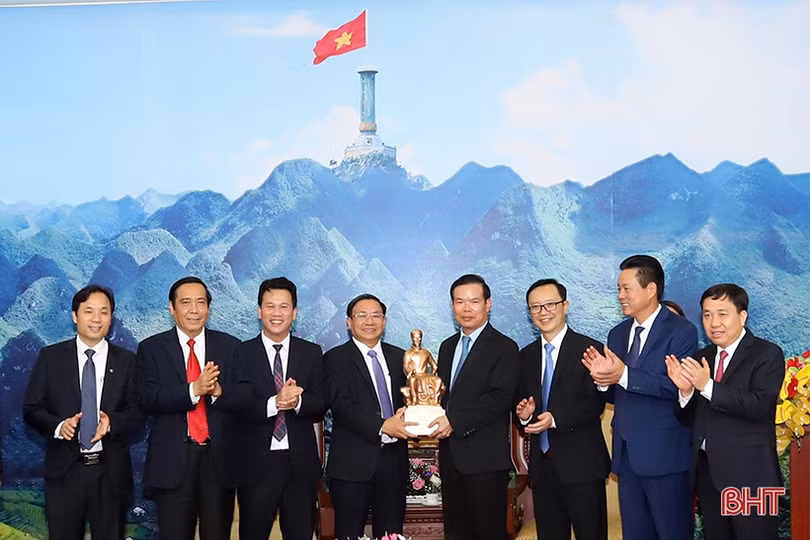 Chủ tịch UBND tỉnh Hà Tĩnh được điều động giữ chức Bí thư Tỉnh ủy Hà Giang