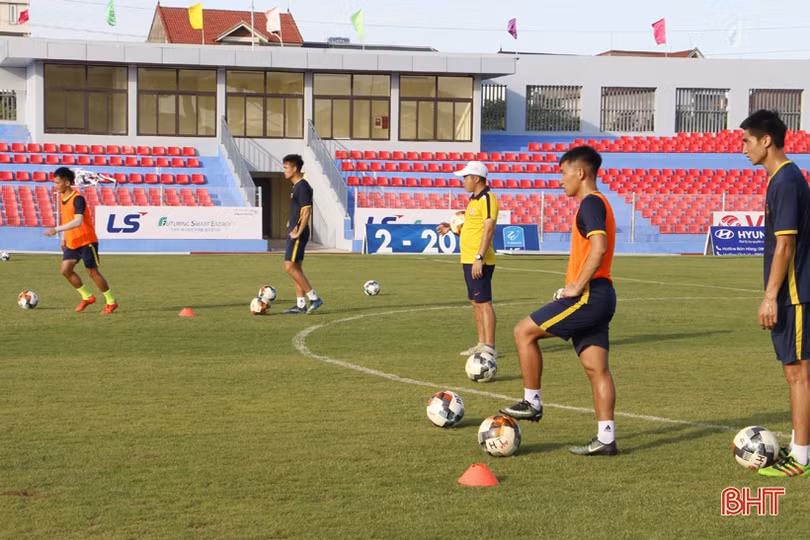 Hồng Lĩnh Hà Tĩnh quyết giành 3 điểm ngay trận đầu trên sân mới